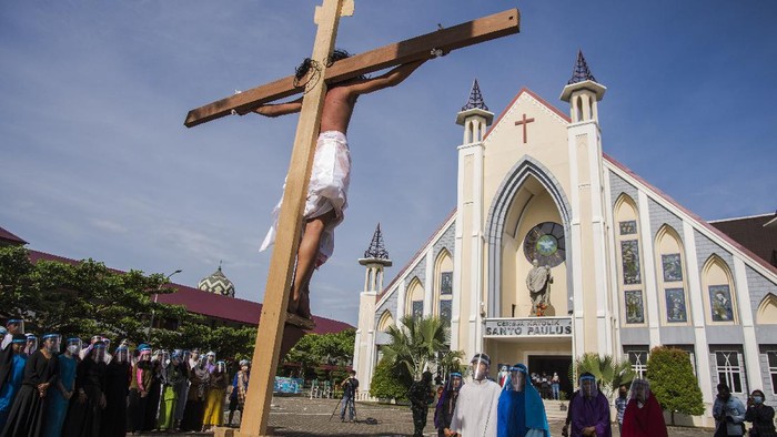 Perarakan Jalan Salib di Paroki St Paulus Pekanbaru Riau. IST