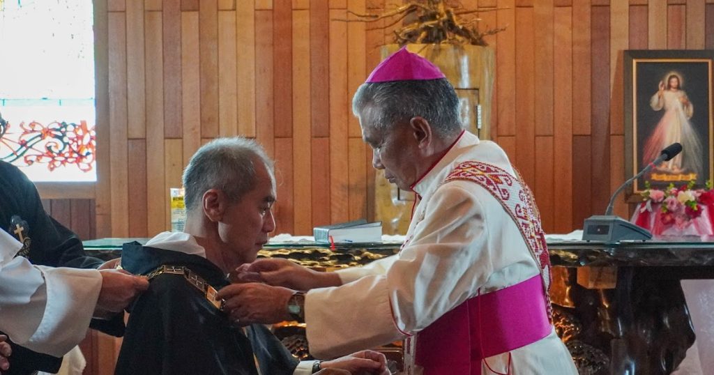 Romo Johannes Robini Marianto OP saat dilantik menjadi Rektor Universitas Katolik Santo Agustinus Hippo Pontianak. IST