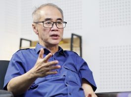 Romo Johannes Robini Marianto OP saat menyampaikan sharing karyanya.