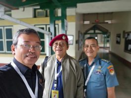 Kolonel Ignatius Pundjung Triyogatama (paling kana), Romo Rochadi Widagdo (tengah) saat berada di Seminari Menengah St. Petrus Canisius Mertoyudan