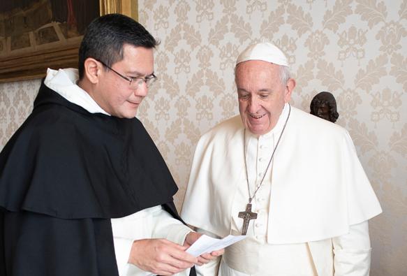 Master Ordo Pewarta, Pastor Gerard Francisco Timoner III OP saat berjumpa dengan Paus Fransiskus. OP