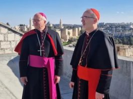 Kardinal Pierbattista Pizzaballa, Patriark Latin Yerusalem dan Sekretaris Jenderal CEI, Mgr. Giuseppe Baturi. Eurasia Review