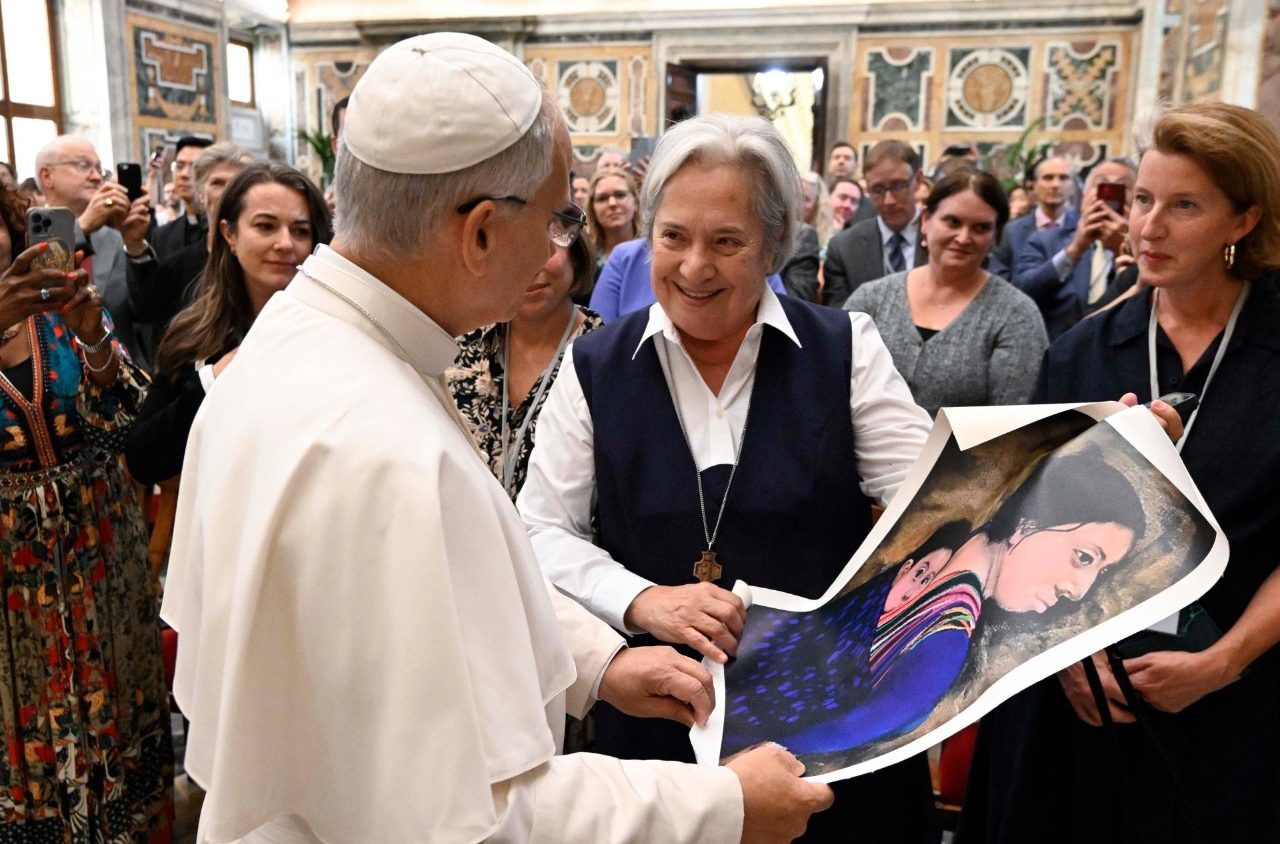 Paus Leo bersama Sr. Norma Pimentel yang bekerja untuk membela hak-hak migran di perbatasan AS-Meksiko-Vatican Media