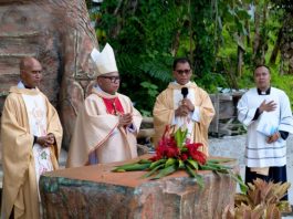 Uskup Labuan Bajo, Mgr. Maksimus Regus saat memimpin Misa Syukur satu abad Gereja Paroki Sta Maria Penghibur Orang Berdukacita Rekas. IST