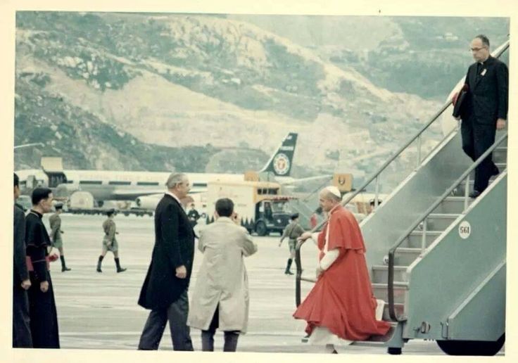 Paus Paulus VI saat tiba di Hong Kong. IST