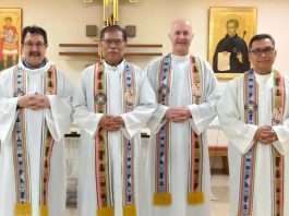 Romo Agustinus Purnama, MSF (kedua dari kiri), Pemimpin Umum (Jenderal) Kongregasi Misionaris Keluarga Kudus (MSF)