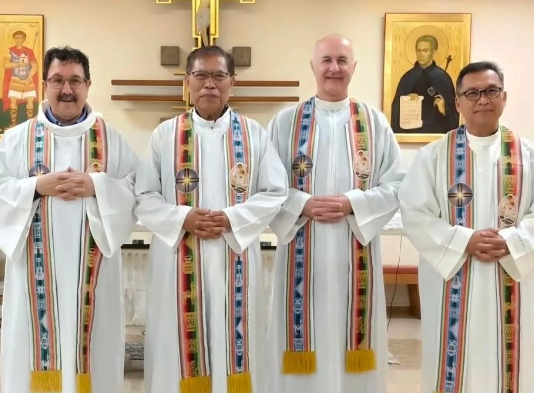 Romo Agustinus Purnama, MSF (kedua dari kiri), Pemimpin Umum (Jenderal) Kongregasi Misionaris Keluarga Kudus (MSF) Romo Agustinus Purnama, MSF (kedua dari kiri), Pemimpin Umum (Jenderal) Kongregasi Misionaris Keluarga Kudus (MSF)