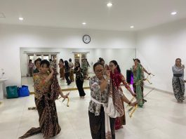 Komunitas Tari "Kebaya Manari" saat gladik bersih di Menteng. Mereka akan menari di Vatikan pada Perayaan 60 Tahun dokumen Nostra Aetate. IST