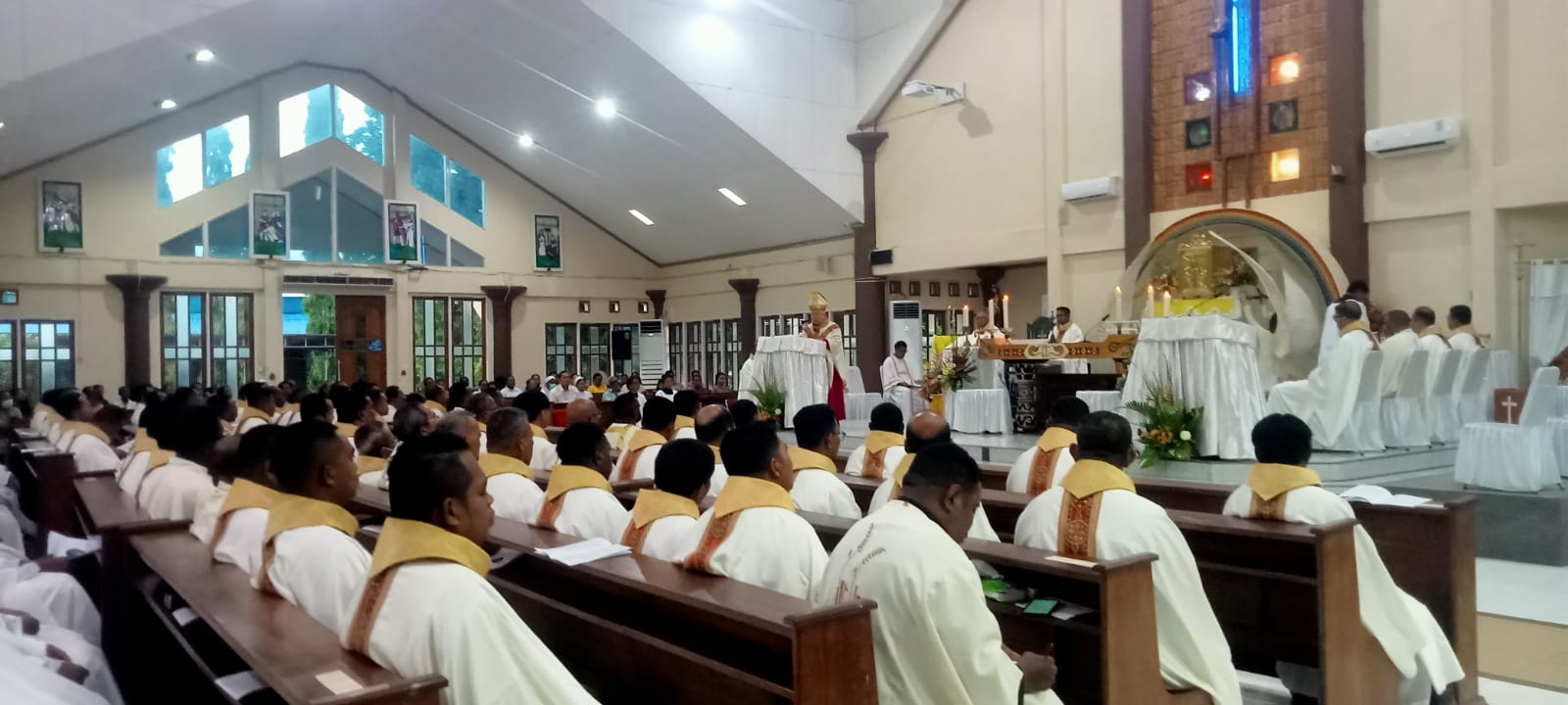 Mgr. Petrus Canisius Mandagi MSC menutup Pertemuan UNIO Papua di Merauke. Dok. IST