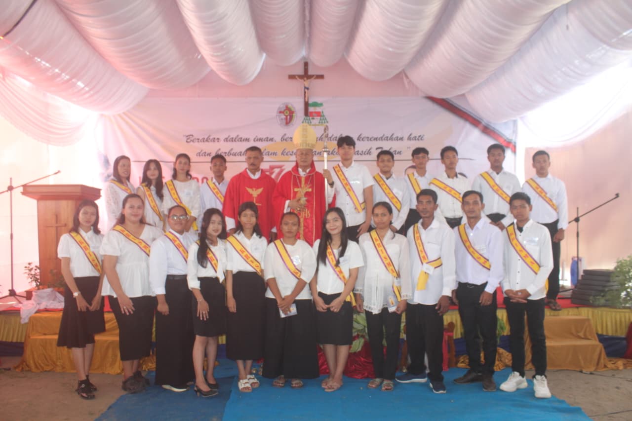 Penerimaan Sakramen Krisma di Stasi Gemiung, Paroki Sang Penebus Batuputih, Keuskupan Agung Palembang dan peringatan Tandai HUT Ke- 77 Stasi Gemuing. IST