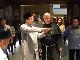 Pastor Enzo Fortunato dari Pontifical Commission World Children’s Day Vatikan dan Menteri Agama KH Nasarudin Umar. IST