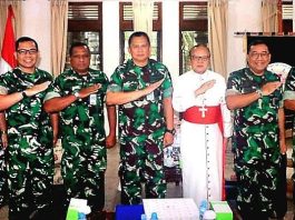Kepala Dinas Pembinaan Mental Angkatan Udara (Kadisbintalau), Marsma TNI Drs. Jaetul Muchlis, M.Ag., dengan Ignatius Kardinal Suharyo selaku Uskup Militer (OCI/Ordinariatus Castrensis Indonesia). (Dok Pen-OCI)