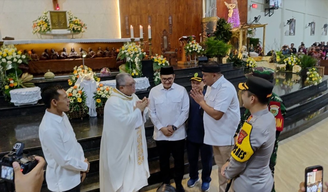 Rombongan Forkompimda Kabupaten Bogor meninjau keamanan gereja di Cibinong untuk memastikan keamanan dan kenyamanan ibadah Natal. IST