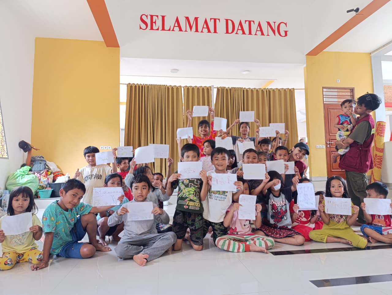 Pendampingan psikososial bagi anak-anak terdampak banjir di i pengungsian Biara Hamente, Desa Lubuk Ampolu, Kecamatan Badiri, Kabupaten Tapanuli Tengah.