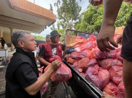 Caritas Indonesia bersama Caritas Keuskupan Sibolga mendistribusikan bantuan untuk penyintas bencana banjir. Caritas Indonesia