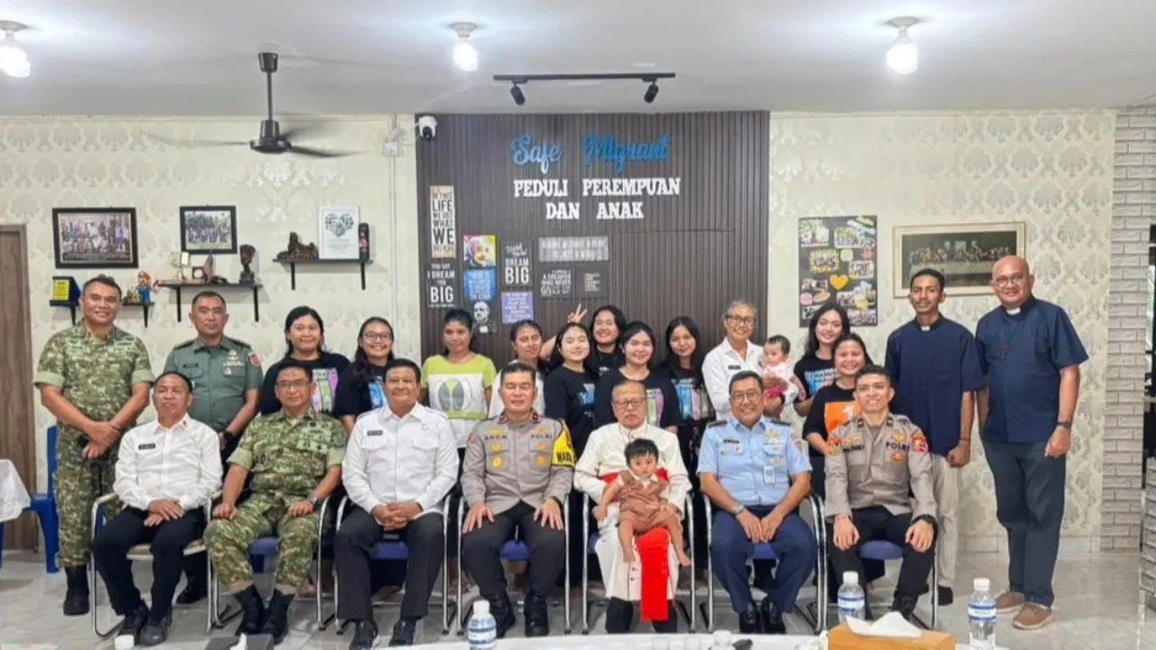 Uskup Ordinariat Castrensis Indonesia (OCI), Ignatius Kardinal Suharyo, melakukan kunjungan ke sejumlah markas TNI–Polri bersama rombongan OCI di Tanjungpinang , Kepri, 4 Desember 2025.