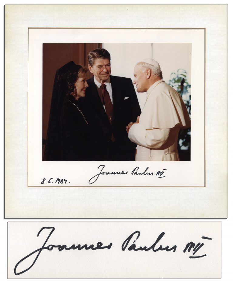 Singkatan PP pada tanda tangan St. Paus Yohanes Paulus II. IST