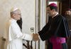Mewujudkan Sekolah Katolik Pertama di Finlandia Uskup Goyarrola menyapa Paus Leo XIV di Vatikan. CNA