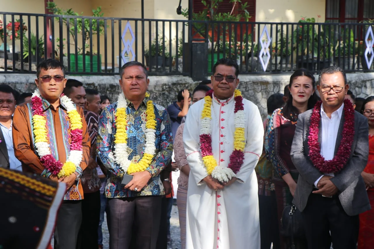 Uskup Agung Medan Mgr. Kornelius Sipayung dalam sebuah kegiatan di Paroki Parapat. IST