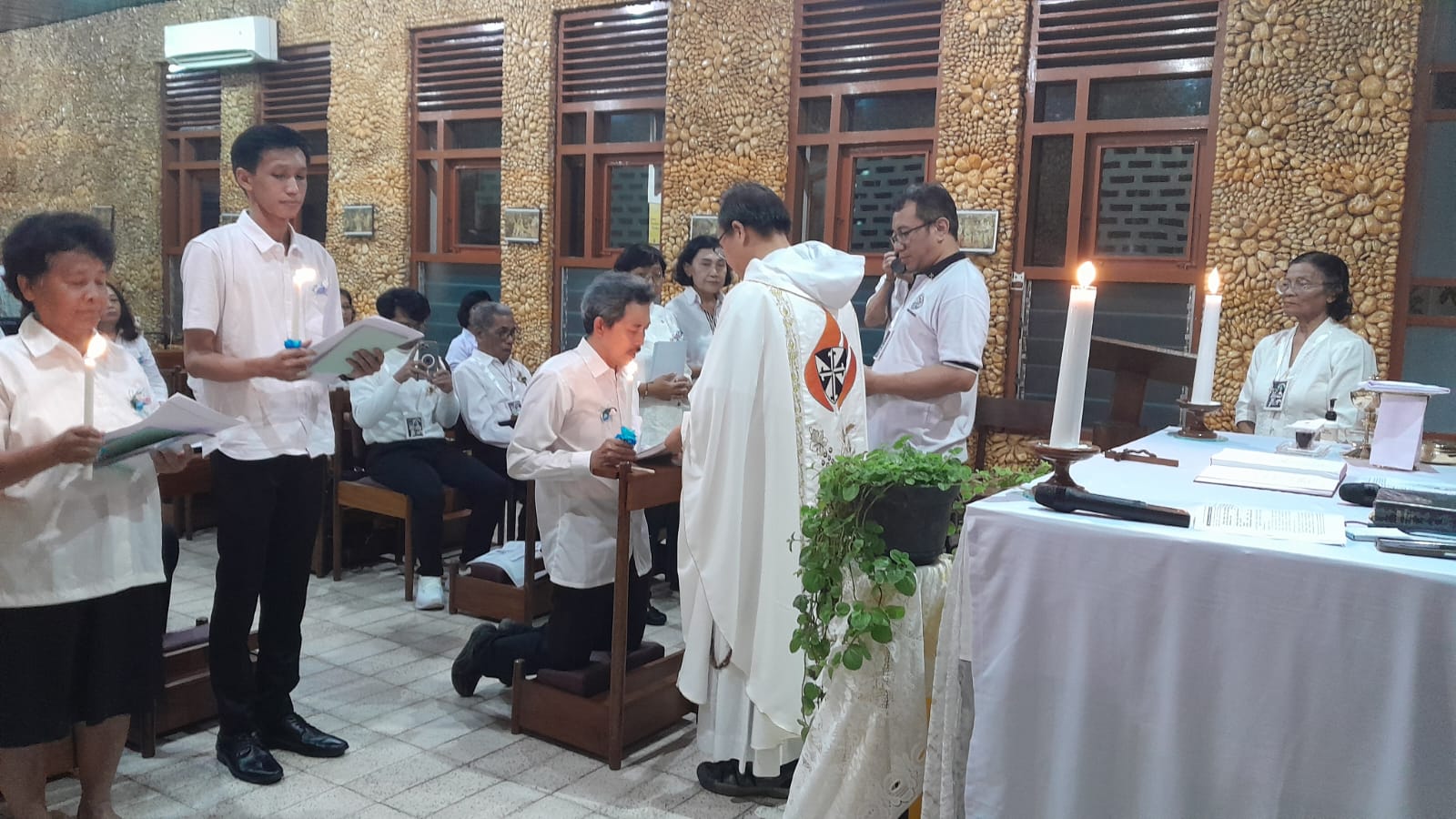 Paulus Wijanto Santoso, OP saat mengikrarkan kaul profes sebagai Dominikan Awam.