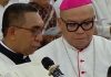 Mgr. Yohanes Hans Monteiro Resmi Ditahbiskan Jadi Uskup Larantuka Uskup Larantuka, Mgr. Yohanes Hans Monteiro saat membacakan Pernyataan Iman dan Sumpah Kesetiaan