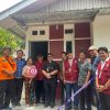“Gerakan Rumah Bela Rasa Caritas”: Pulihkan Martabat Penyintas Banjir Sumatra Serah terima rumah perdana yang sudah selesai dibangun dalam Gerakan Rumah Bela Rasa di Kec. Andam Dewi, Tapanuli Tengah. Dok Caritas Indonesia