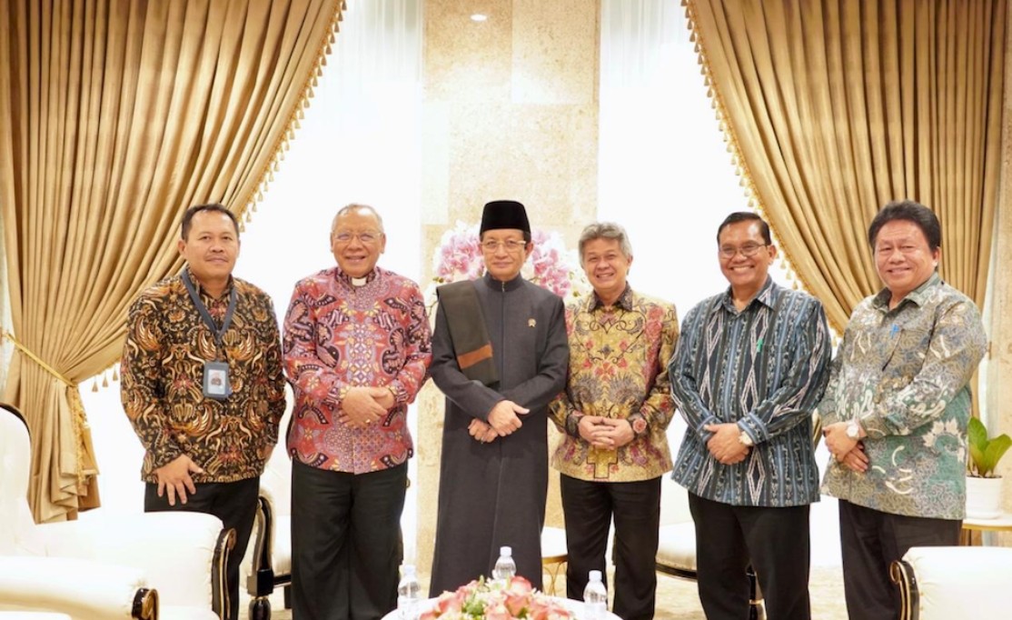 Menteri Agama Indonesia Nasarudin Umar menerima Ketua KWI, Mgr. Antonius Subianto Bunjamin OSC, serta Dirjen Bimas Katolik Andreas Suparman. IST