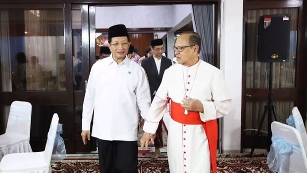 Uskup Agung Jakarta, Kardinal Ignatius Suharyo, melakukan kunjungan silaturahmi ke kediaman Menteri Agama Republik Indonesia sekaligus Imam Besar Masjid Istiqlal, Nasaruddin Umar, pada Sabtu 21 Maret 2026. HUMAS KAJ