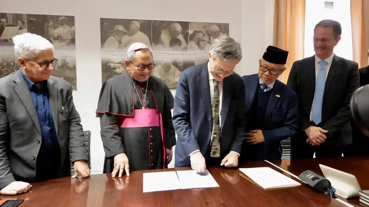 Penandatanganan MoU antara KWI dan Vatican News