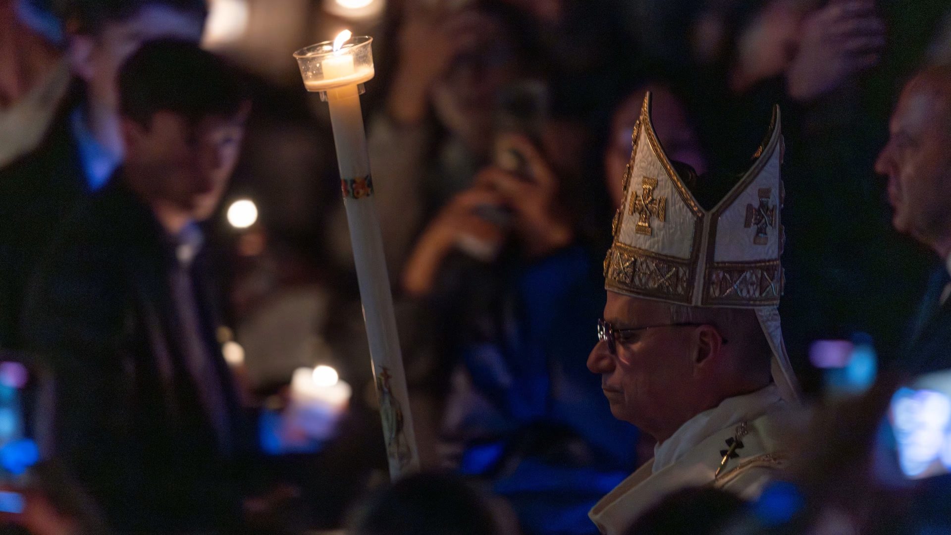 Paus Leo XIV memimpin Ibadah Malam Paskah di Basilika Santo Petrus, Sabtu, 4 April 2026. EWTN