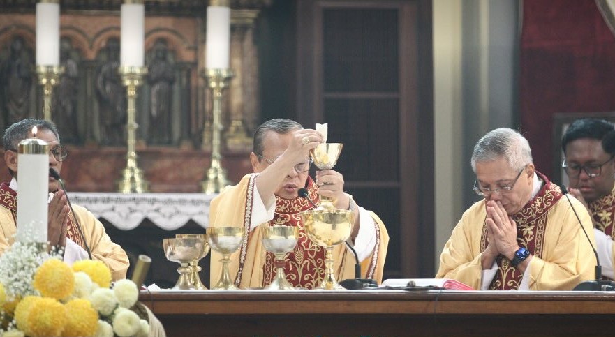 Uskup Agung Jakarta, Kardinal Ignatius Suharyo memimpin Misa Paskah Pontifikal di Katedral St. Maria Diangkat ke Surga Jakarta . Katedral Jakarta