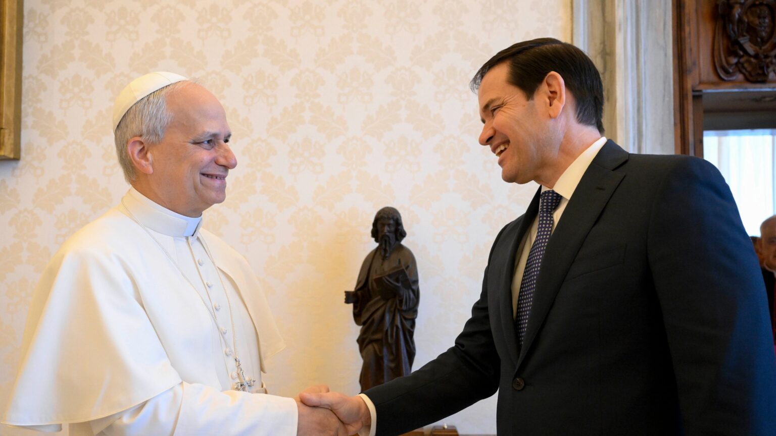Menteri Luar Negeri Marco Rubio saat menemui Paus Leo XIV di Vatikan 19 Mei 2025. Vatican News